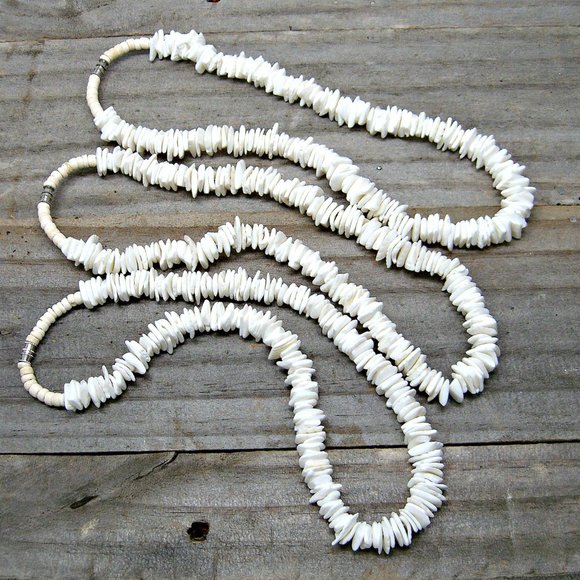 Surfer Square Cut Puka Clam Shell Necklace 20-inch length - Picture 4 of 4